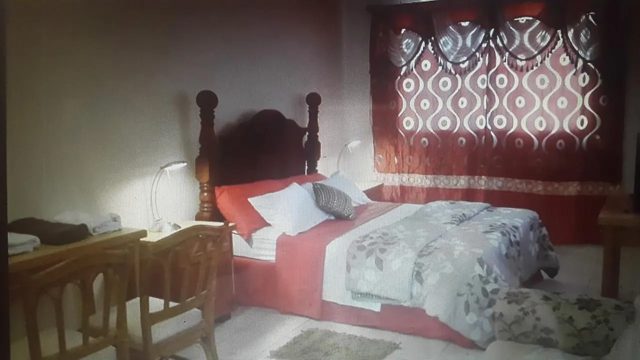 Tunapuna Bnb Guest House Couette-café